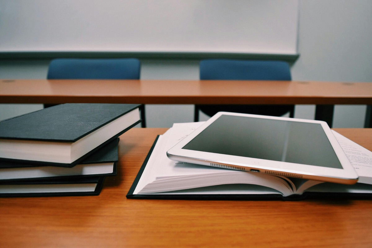 Préparation aux examens de BTS Matériel pour préparer les fiches de cours permettant la réussite des examens de BTS.