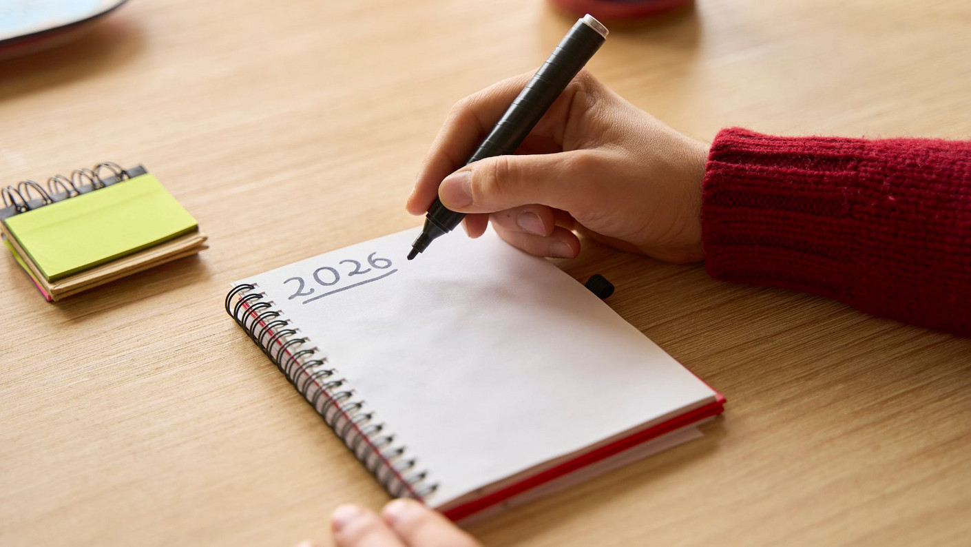 Un cahier ouvert où est noté 2026, symbolisant la planification et la préparation d’un nouveau projet ou d’une réorientation en apprentissage.
